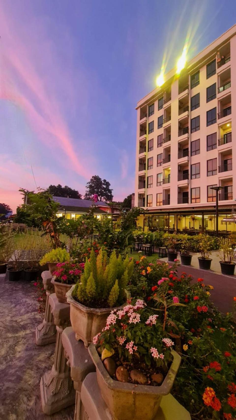 Norn Rimklong Bangkok Hotel Екстер'єр фото
